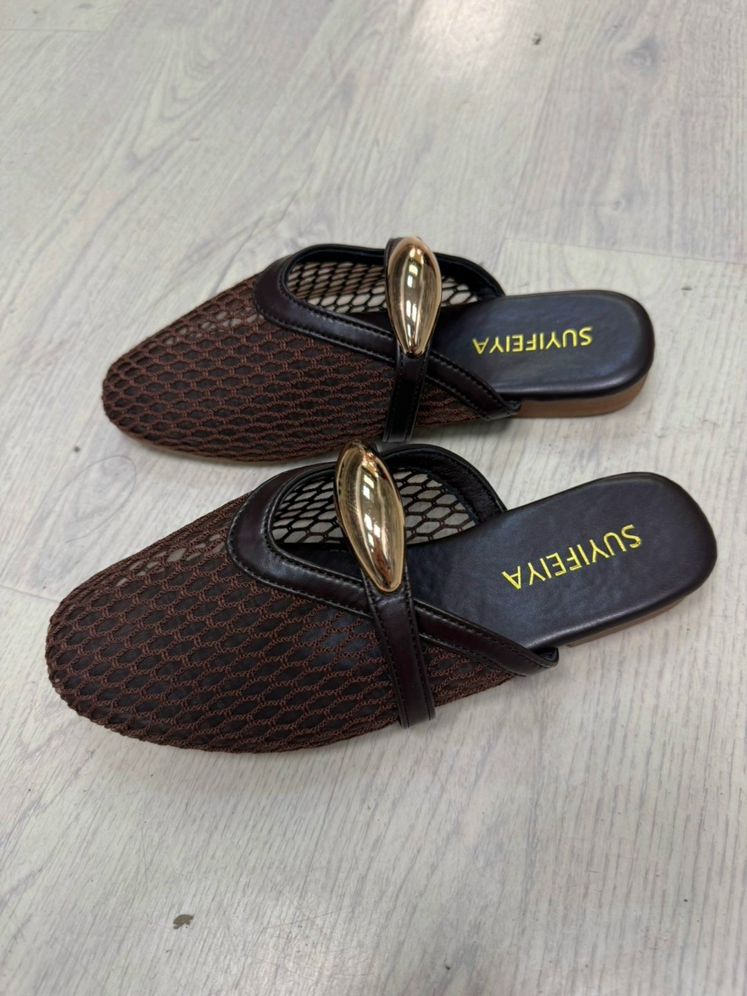 ,шлепанцы женские,модные тапочки,летние шлепанцы,шлепанцы белые