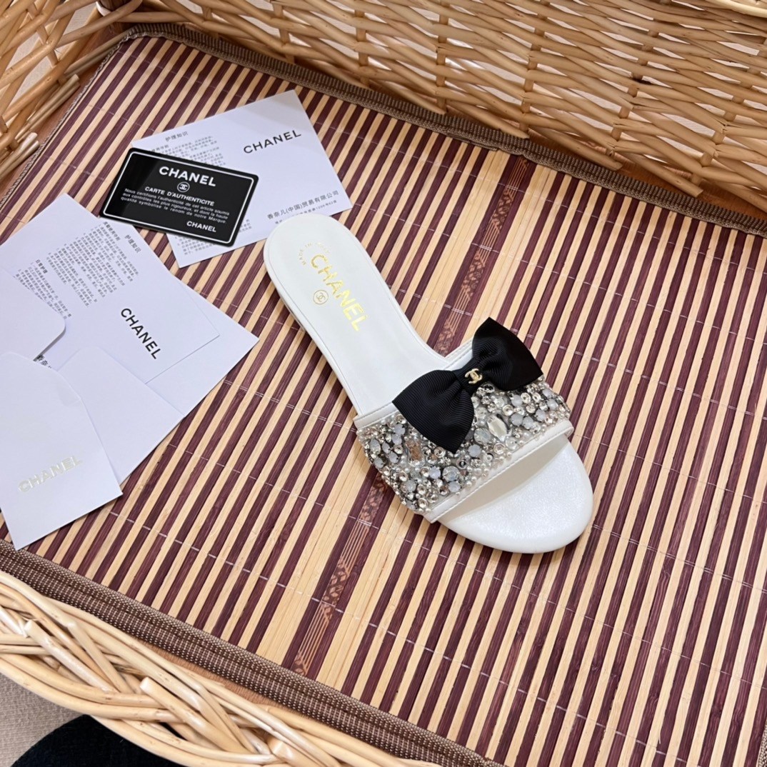 шлепанцы chanel,тапочки chanel,chanel шлепанцы женские,босоножки chanel,модные тапочки