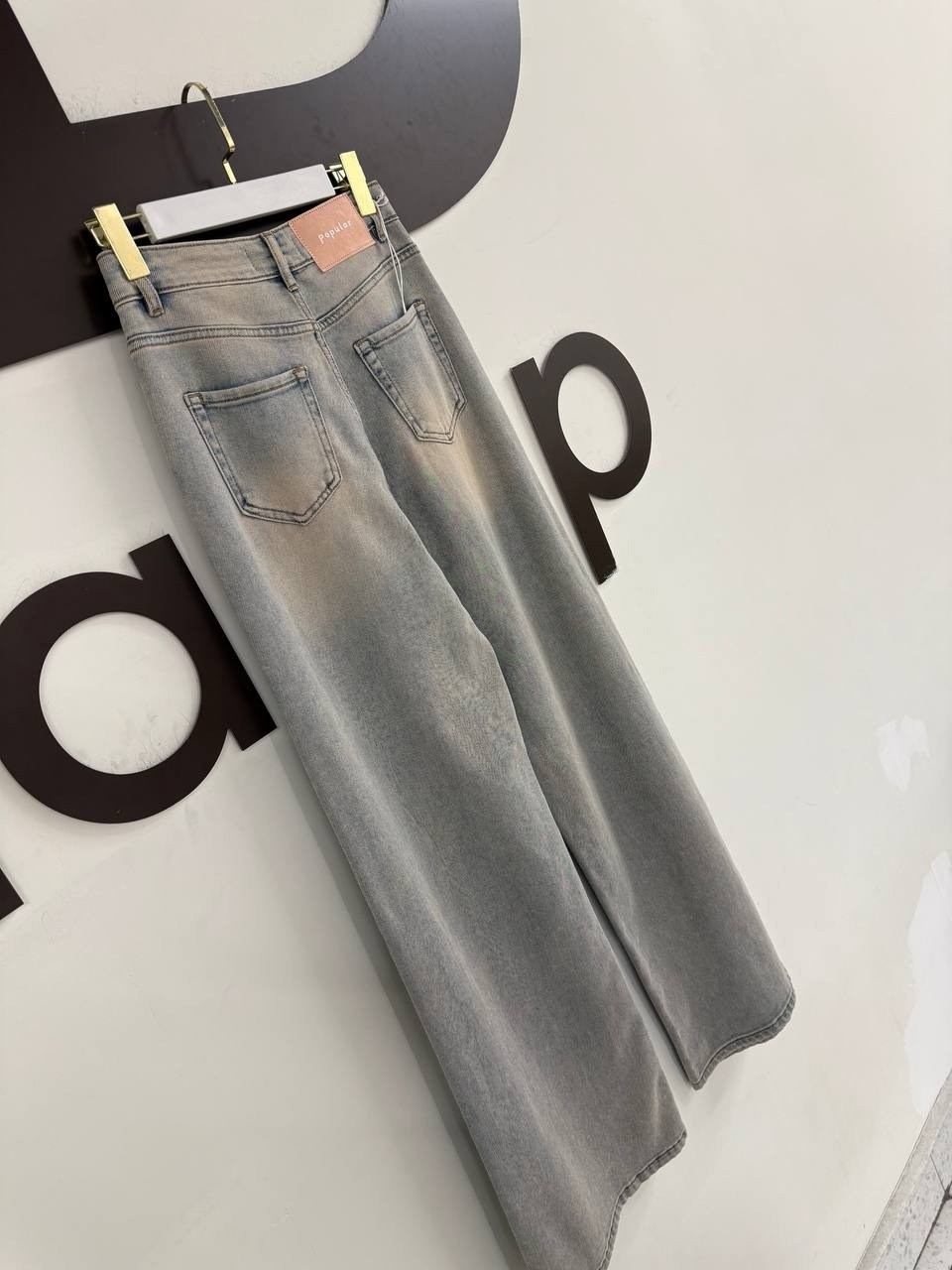 джинсы широкие,джинсы женские с широкими штанинами,широкие женские джинсы,женские джинсы,модные джинсы