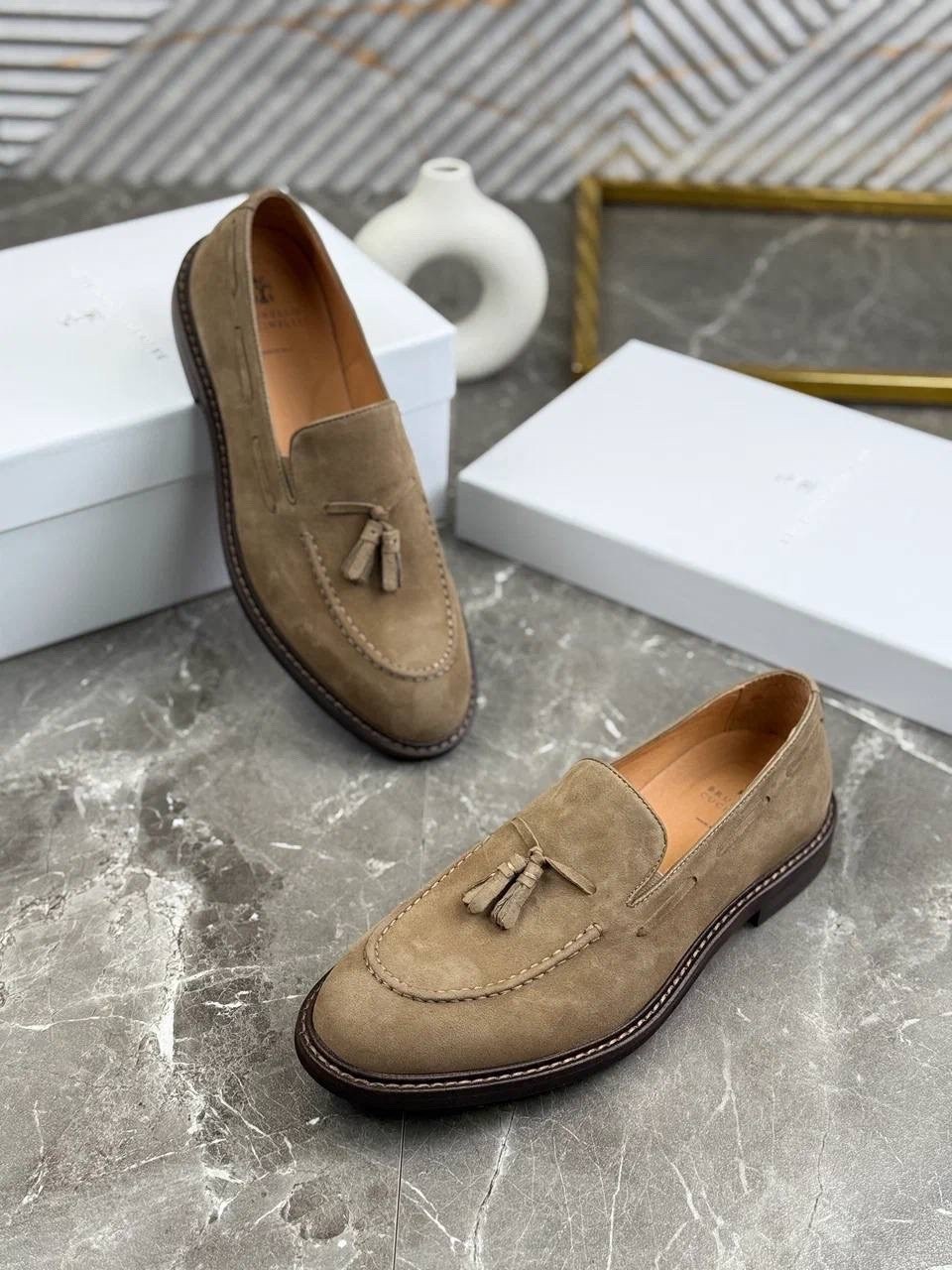 замшевые лоферы brunello cucinelli,замшевые лоферы с кисточками brunello cucinelli,лоферы мужские brunello cucinelli,мужские замшевые лоферы с кисточкой brunello cucinelli коричневые с прострочкой на