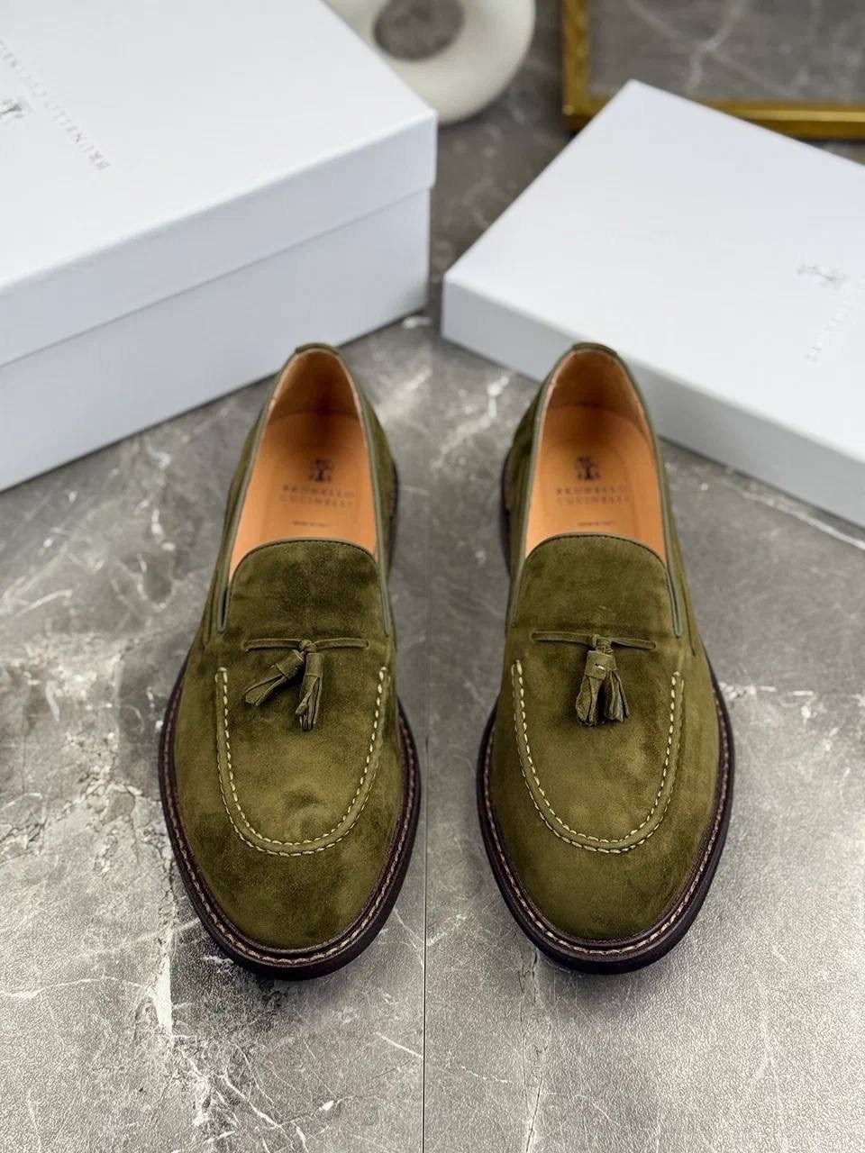 замшевые лоферы с кисточками brunello cucinelli,замшевые лоферы brunello cucinelli,,мужские замшевые лоферы,замшевые женские лоферы loro piana оливковые