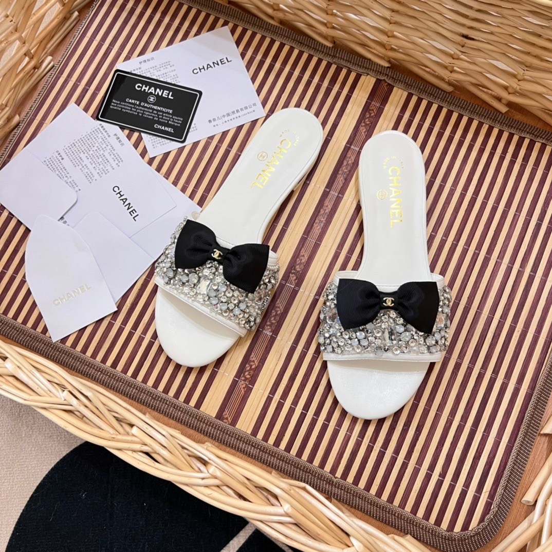 шлепанцы chanel,тапочки chanel,chanel шлепанцы женские,босоножки chanel,модные тапочки