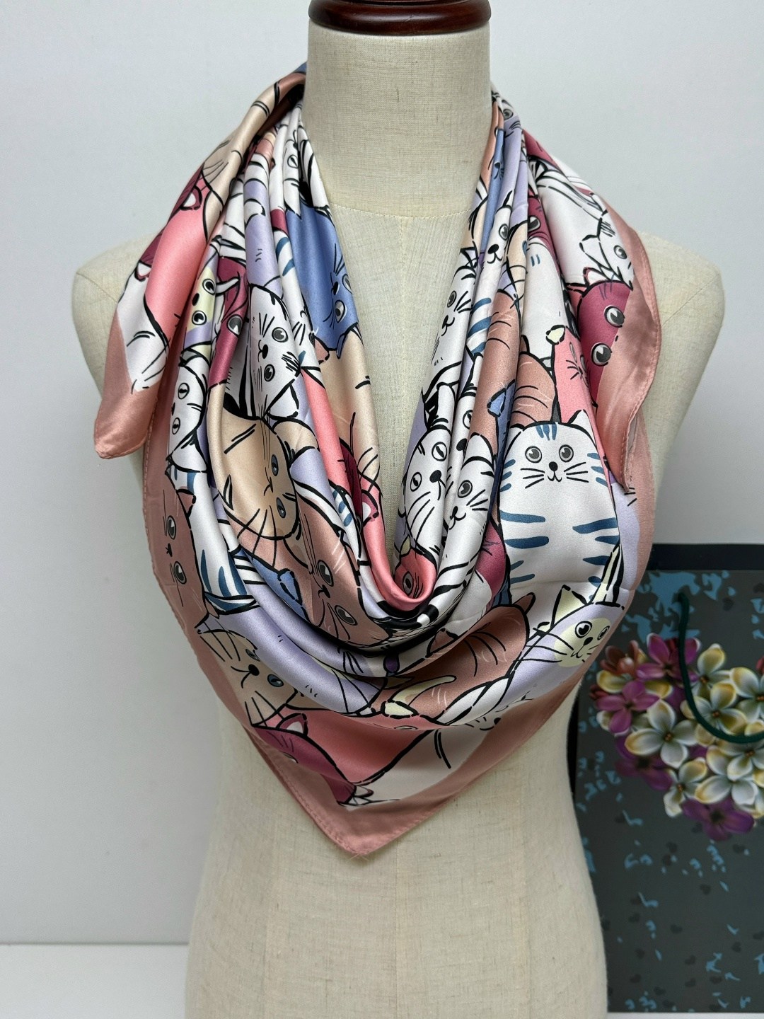 шелковый платок,шарфы и платки,платок шелковый с кошками,платок шелк котики,шарф женские