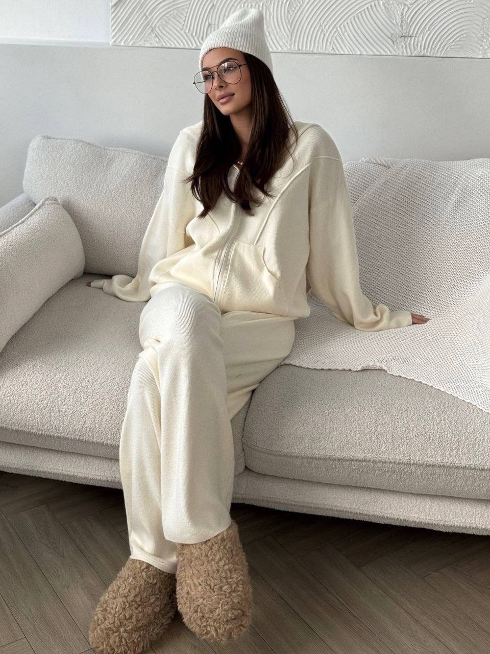 стильный трикотажный костюм,трикотажные костюмы,костюм стильный,костюм голубой,женские костюмы