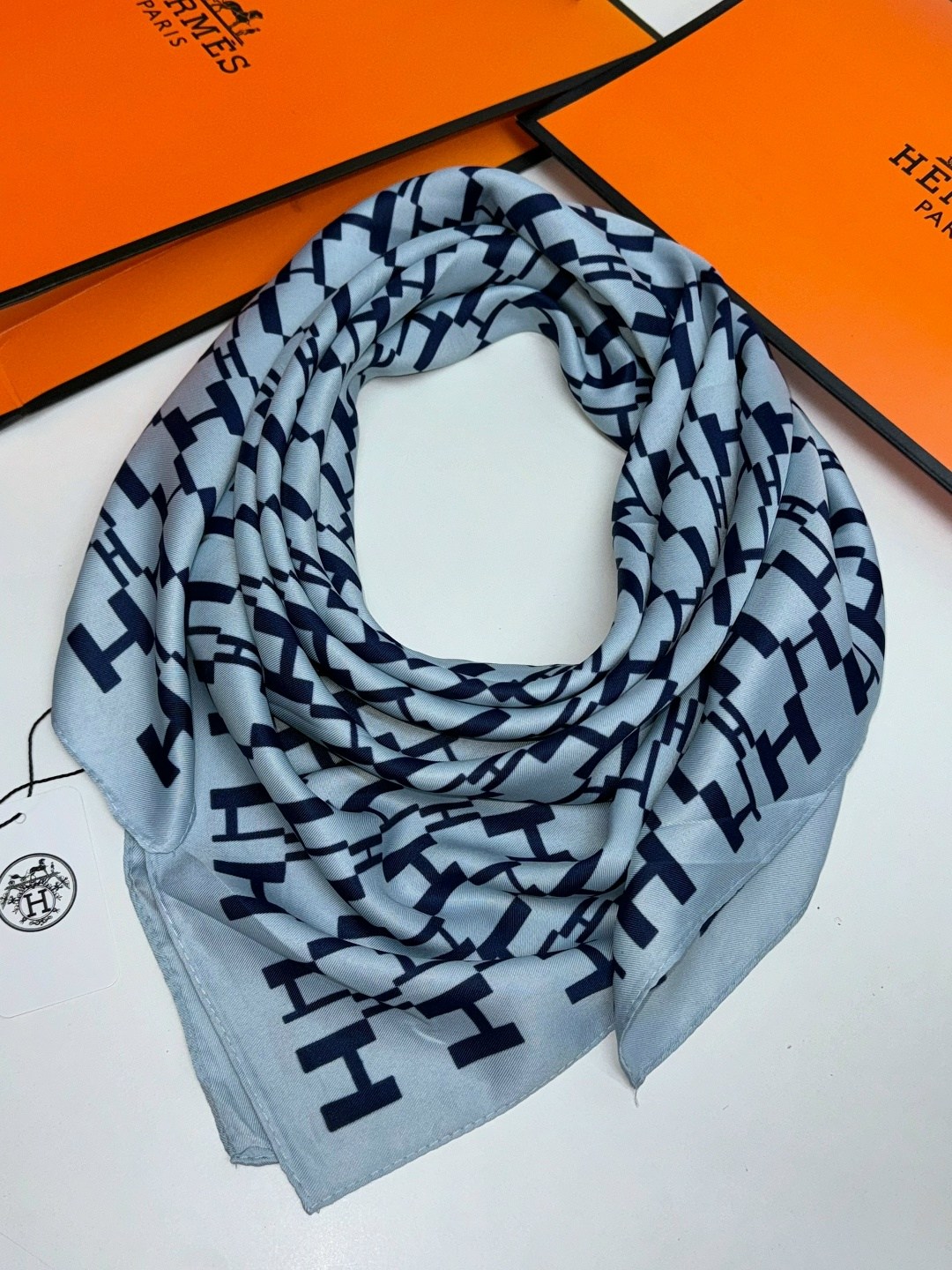 платок шелковый женский,шарф платок шелковый,платки тонки,платки шелковые,платки шарф