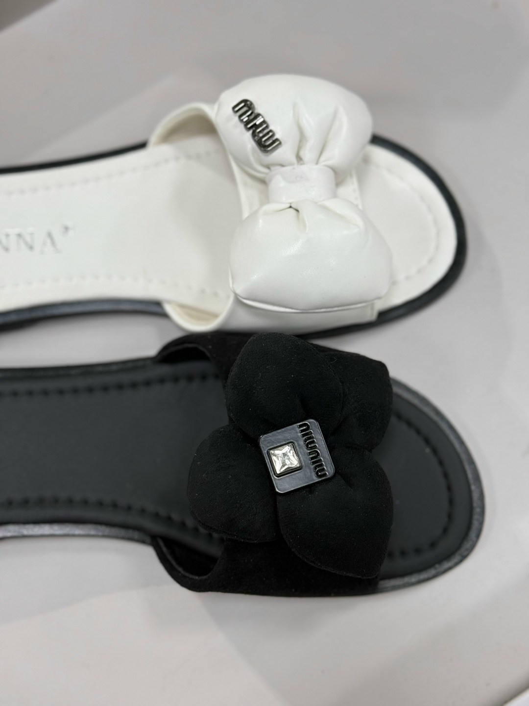 шлепанцы женские,,стильные шлепанцы женские,модные тапочки,женская