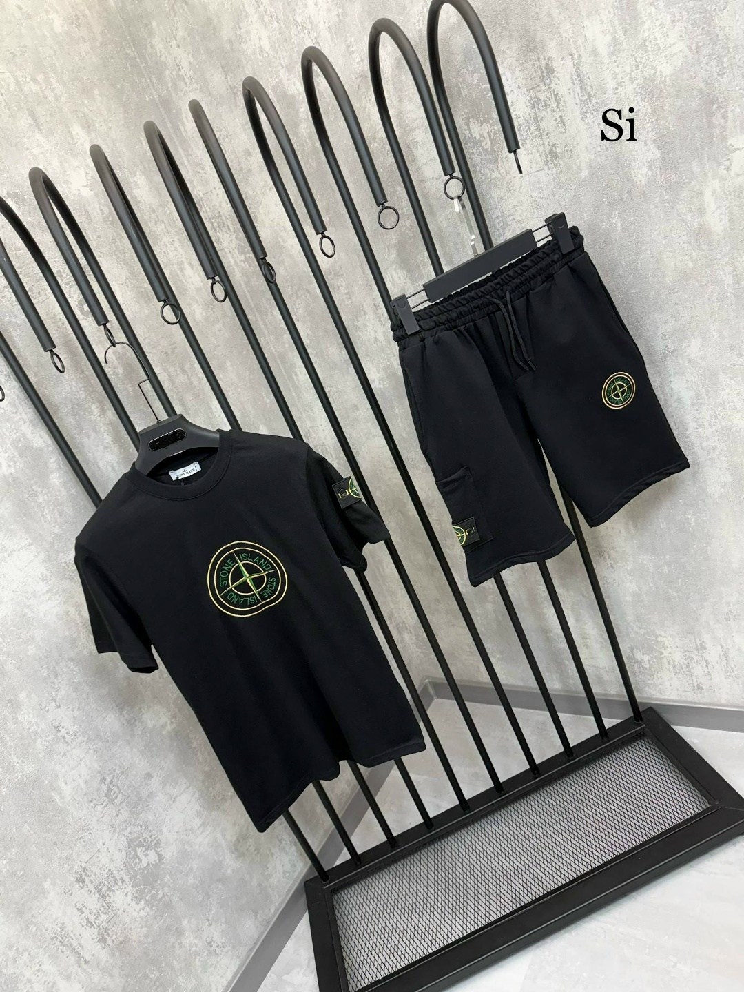 спортивный костюм stone island,шорты stone island,комплект одежды stone island,костюм шортами