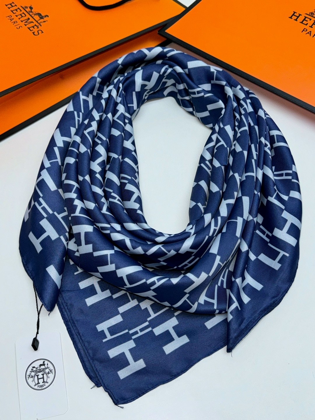 платок шелковый женский,шарф платок шелковый,платки тонки,платки шелковые,платки шарф