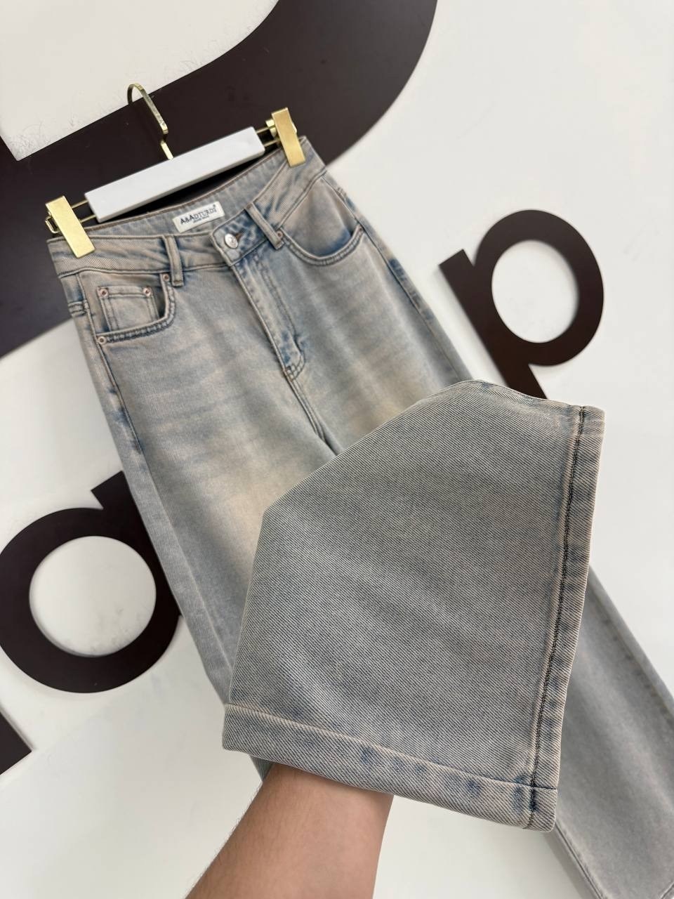 джинсы широкие,джинсы женские с широкими штанинами,широкие женские джинсы,женские джинсы,модные джинсы