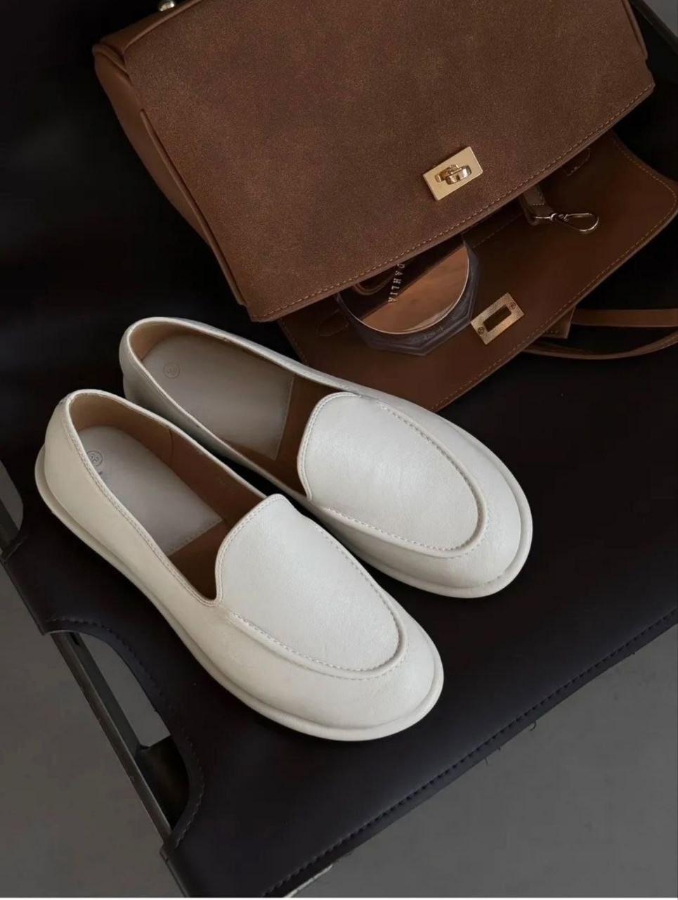 женские лоферы,лоферы белые,лоферы модные,туфли на плоской подошве,женская