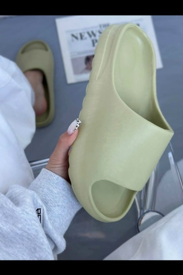 шлепки резиновые хит 2026,шлепанцы adidas yeezy slide,adidas yeezy slide,шлепанцы yeezy slide,yeezy slides