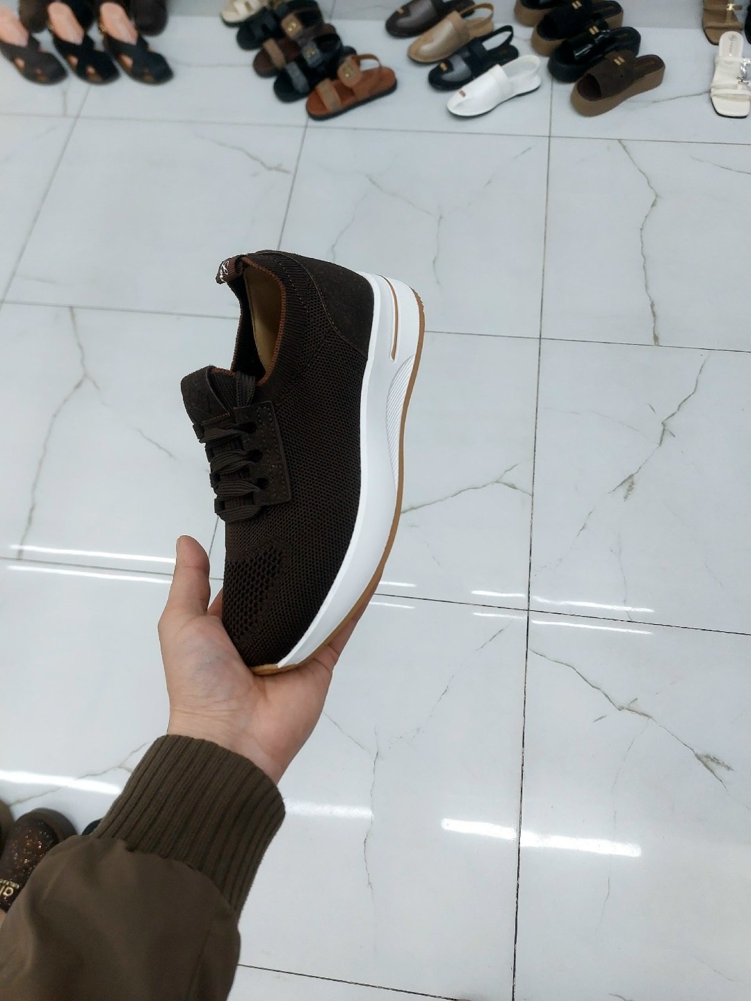 ,женские кроссовки,повседневные кроссовки,кроссовки женские коричневые,стильные кроссовки