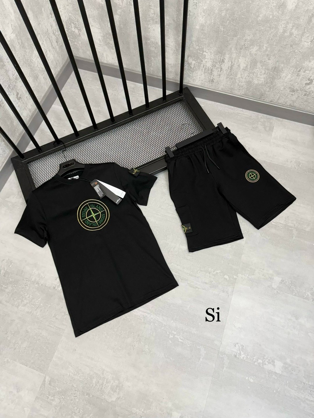 спортивный костюм stone island,шорты stone island,комплект одежды stone island,костюм шортами