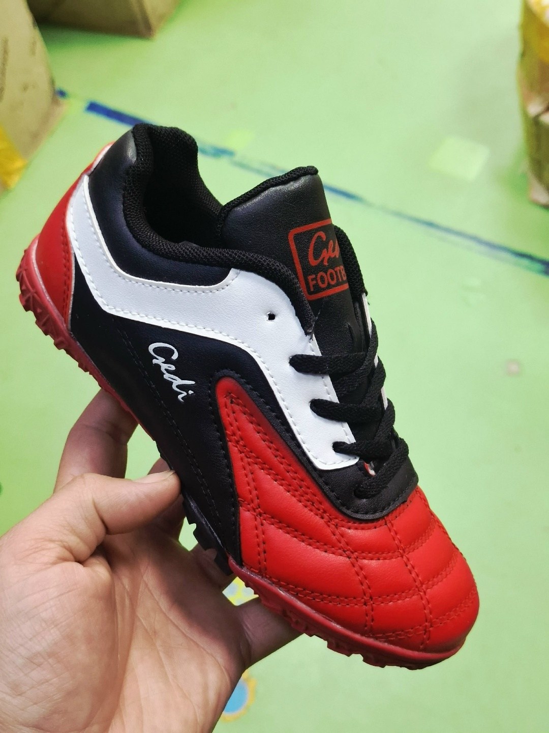 футбольная бутса,футбольная ,сороконожка для футбола,футбольные кроссовки,бутсы