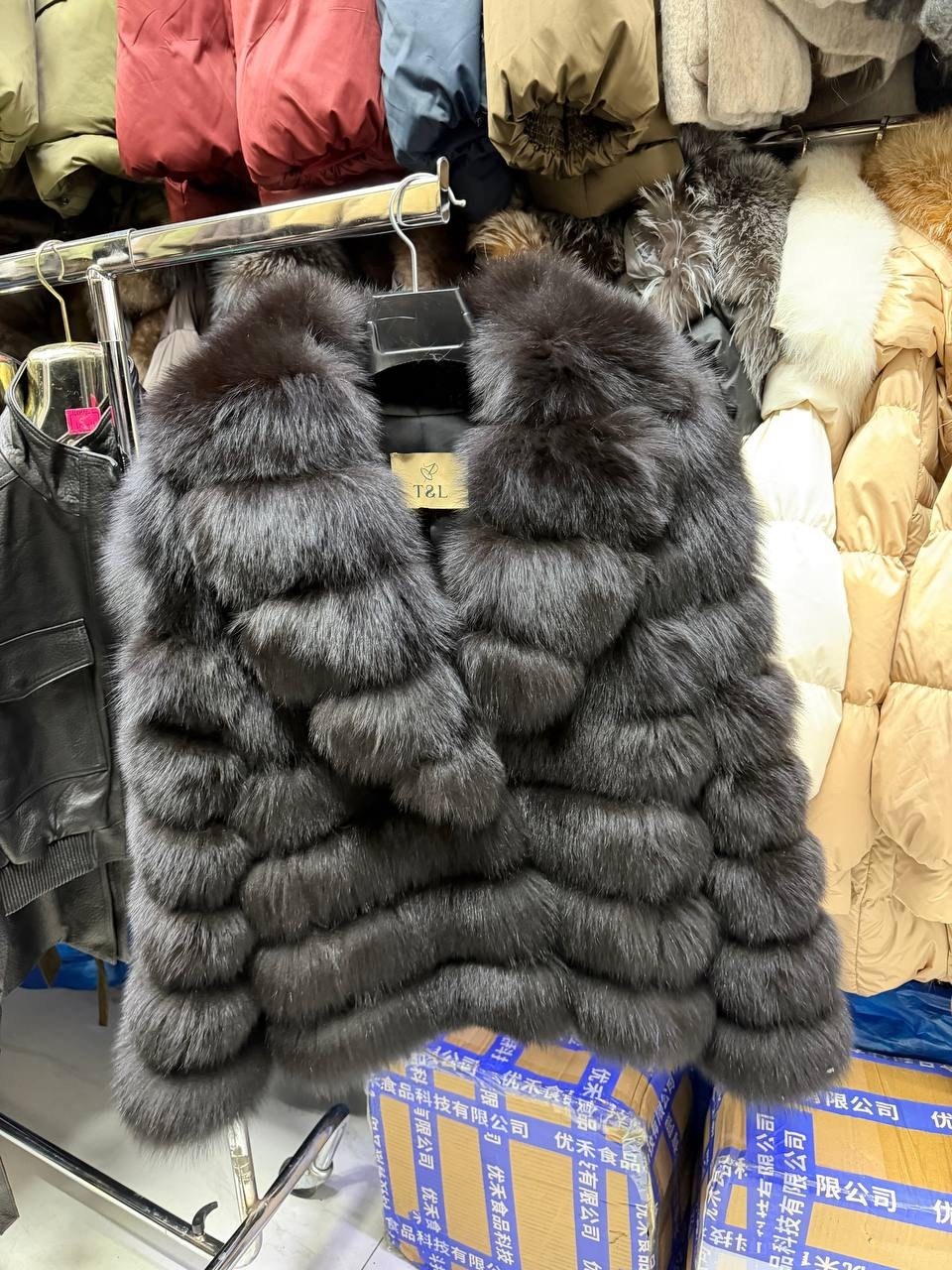 пальто из натурального меха лисы,женская шуба из натурального лисьего меха,меховое пальто,женская шуба из натурального меха лисы,меховая куртка