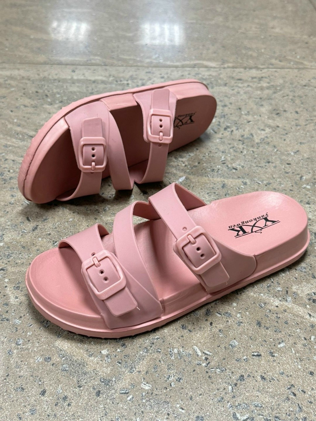 ,женские шлепанцы,шлепки женские,модные тапочки,сандалии