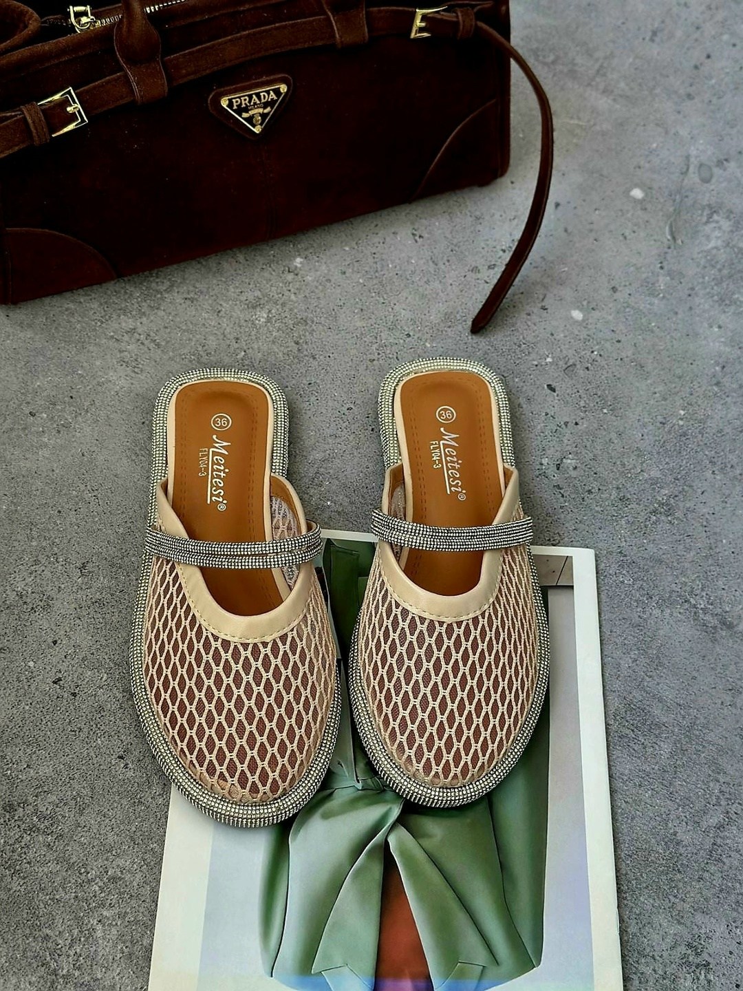 шлепанцы женские,шлепанцы со стразами,,шлепки женские,модные шлепанцы