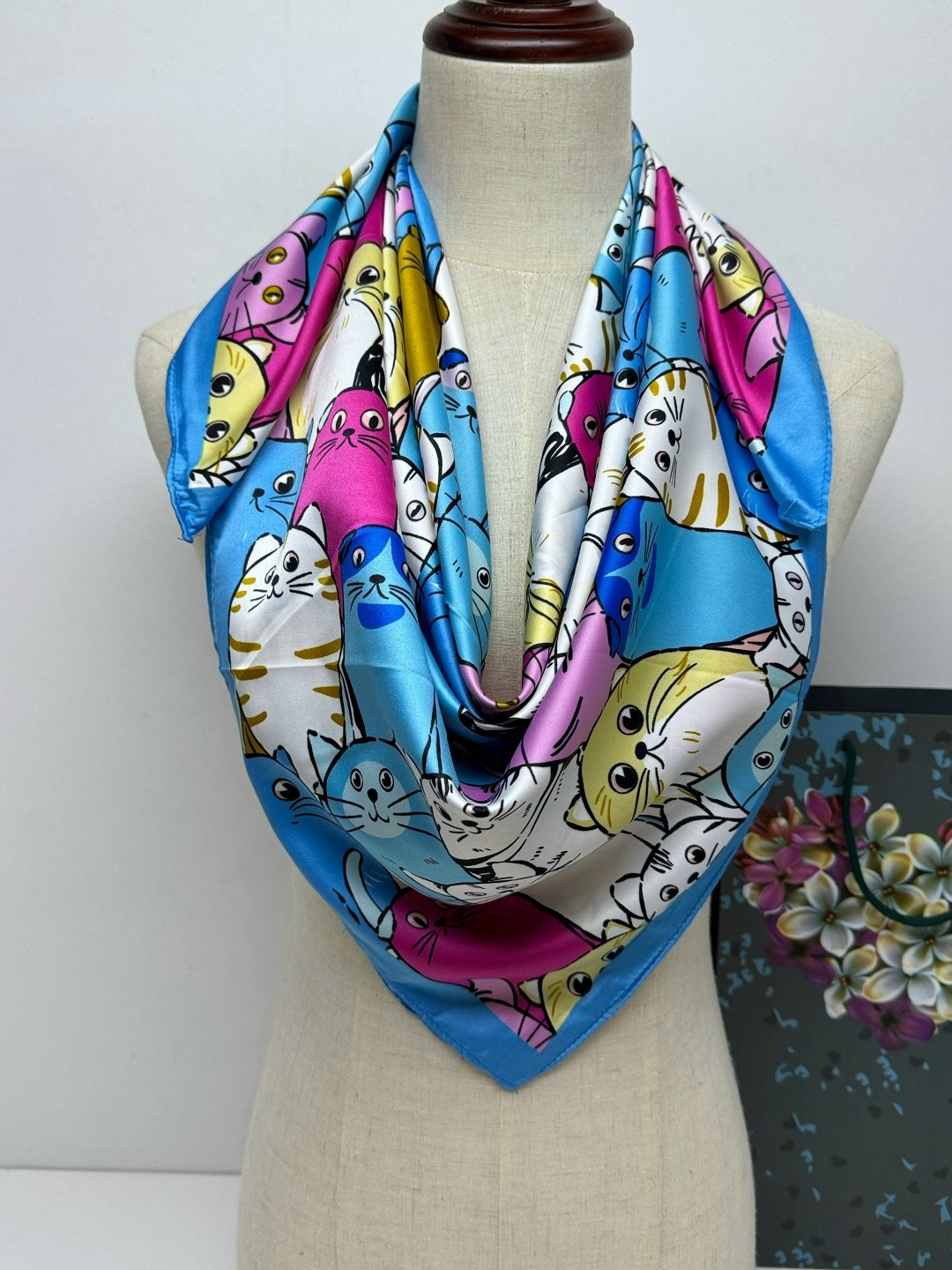 шелковый платок,шарфы и платки,платок шелковый с кошками,платок шелк котики,шарф женские