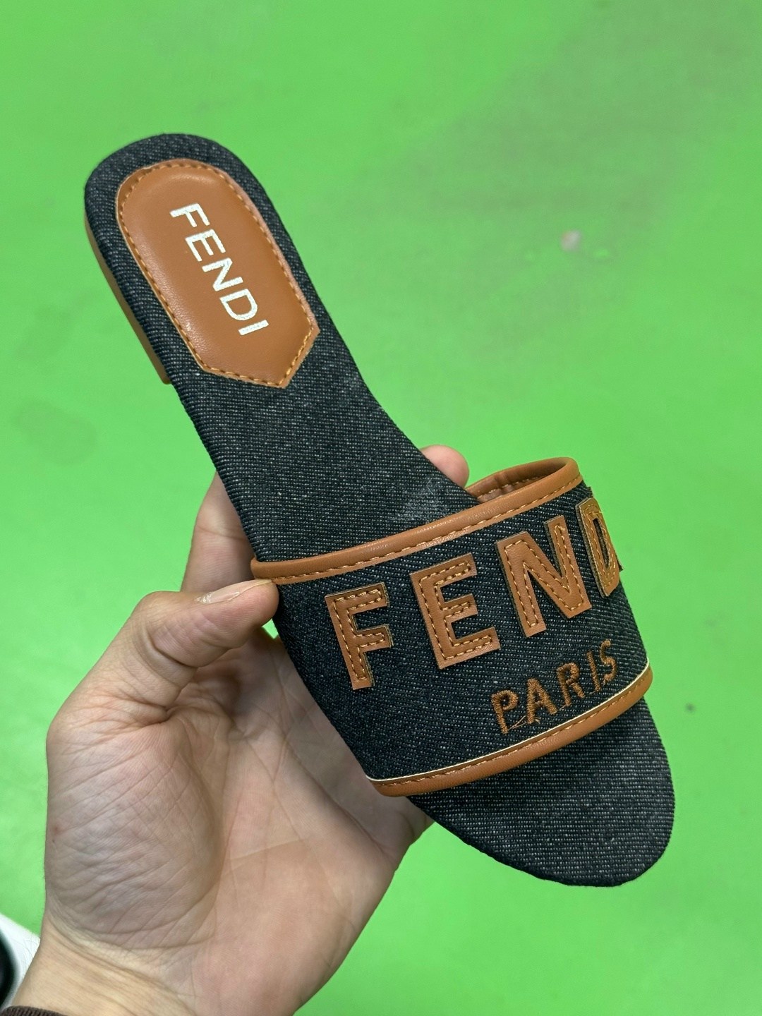 ,женские шлепанцы,модные шлепанцы,тапочки модные,джинсовые босоножки