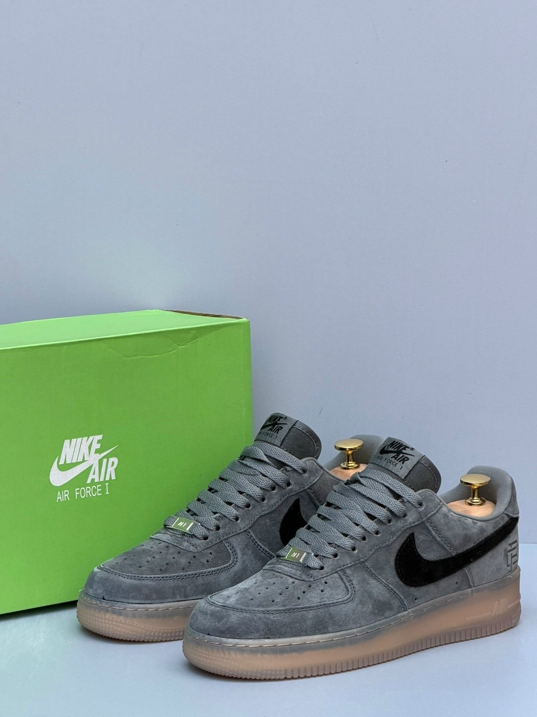 кроссовки nike air force 1,nike air force 1 low,nike air force 1 low grey suede,nike x reigning champ air force 1 low серые замша мужские,nike air force 1 low suede dark grey