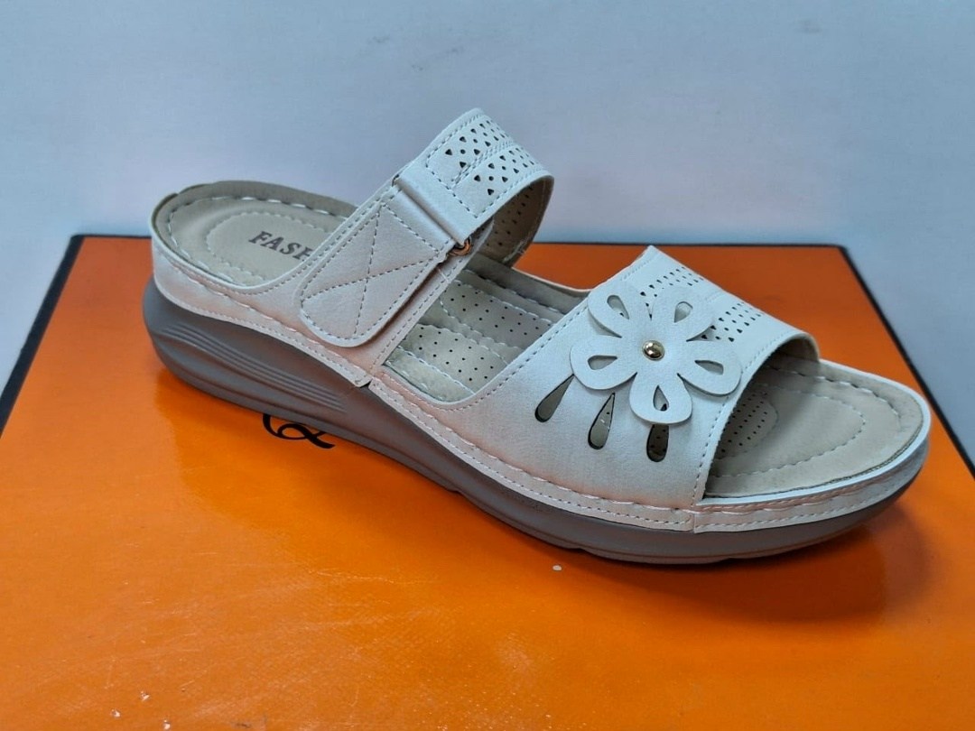 женские шлепанцы,, женская,женские босоножки,сабо с перфорацией