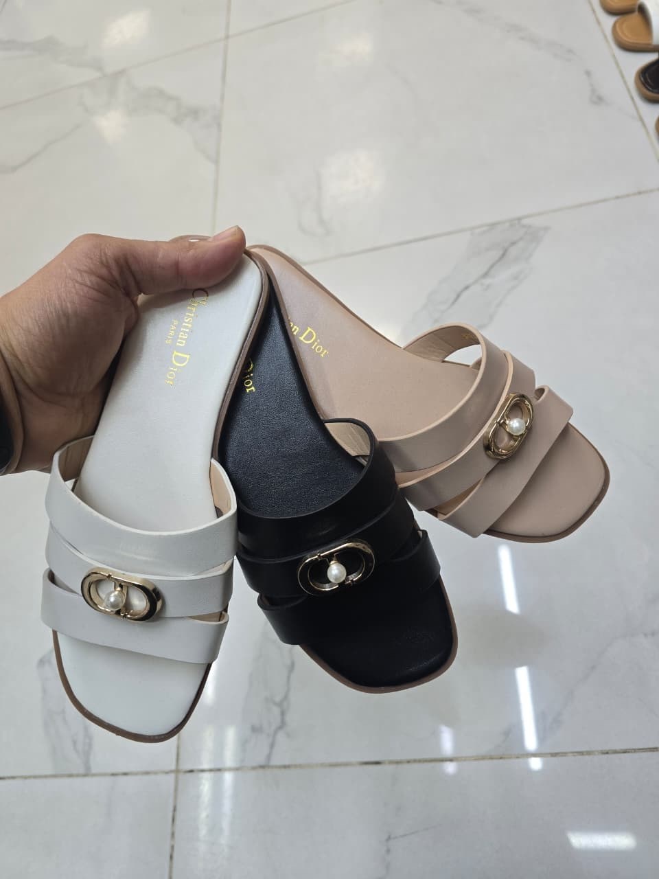 шлепанцы женские,, женская,модные шлепанцы,шлепки женские