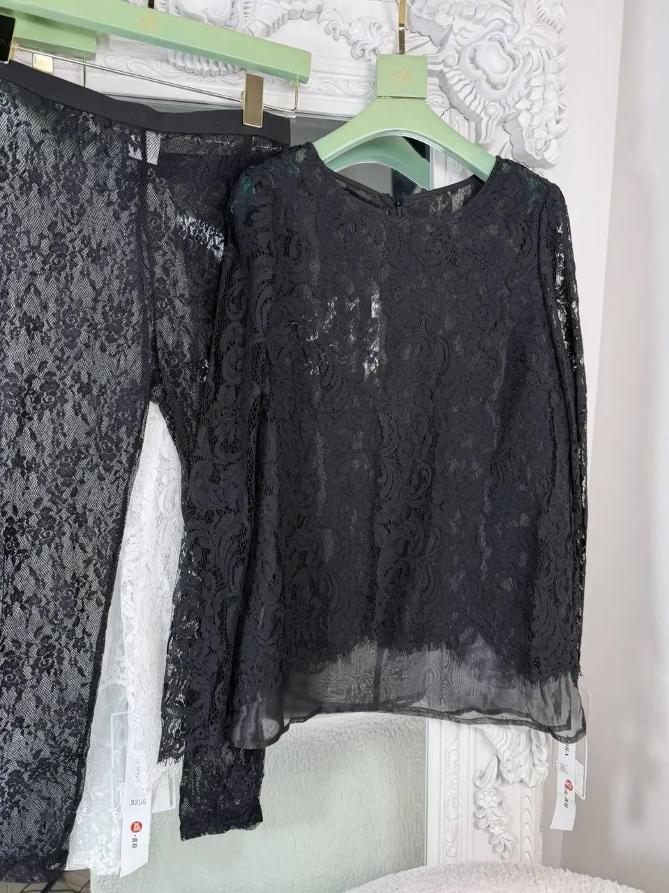 костюм кружевной брючный с поясом гипюр emberens,костюм женский кружевной брючный emberens,костюм кружевной брючный с поясом гипюр emberens цвет черный,гипюровый костюм,костюм из гипюра