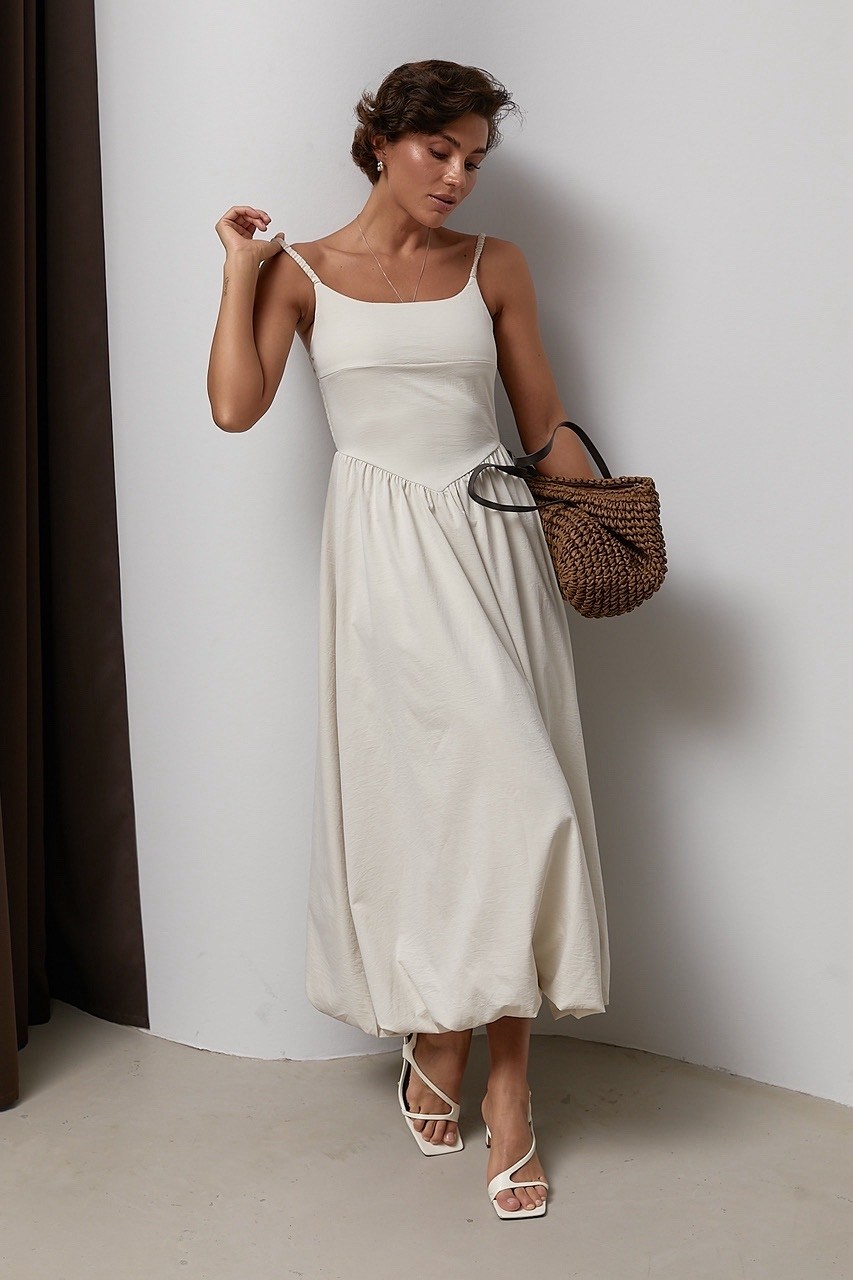 платье миди на бретелях,сарафан,атласное платье,платье средней длины,платье летнее