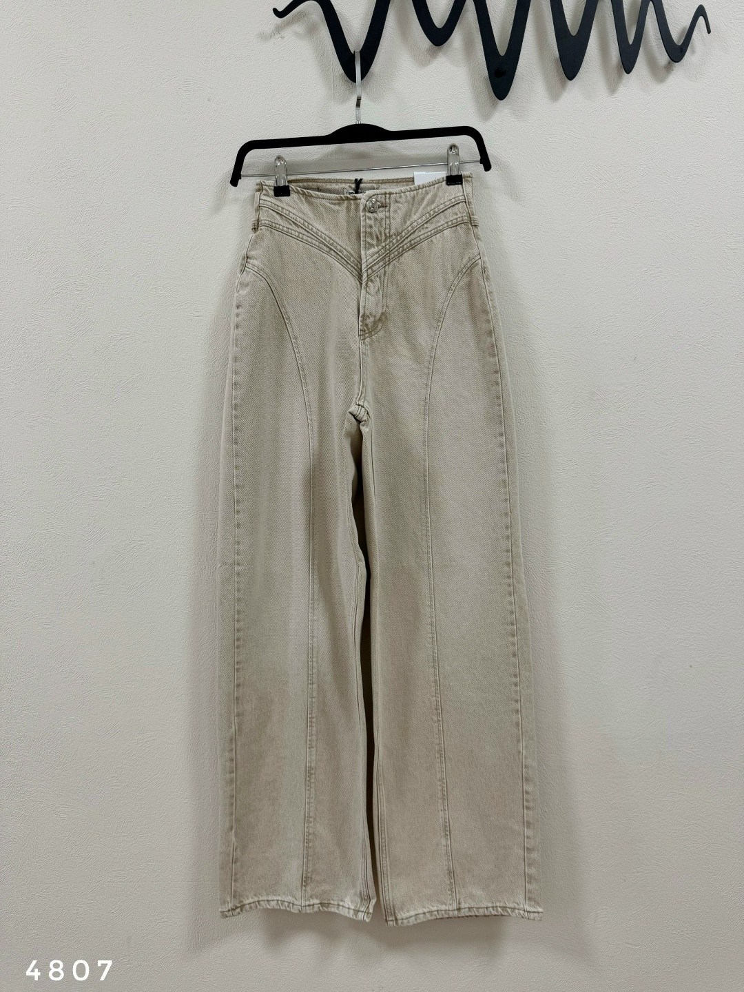 одежда кэжуал,белые джинсы,одежда в стиле,мода модная