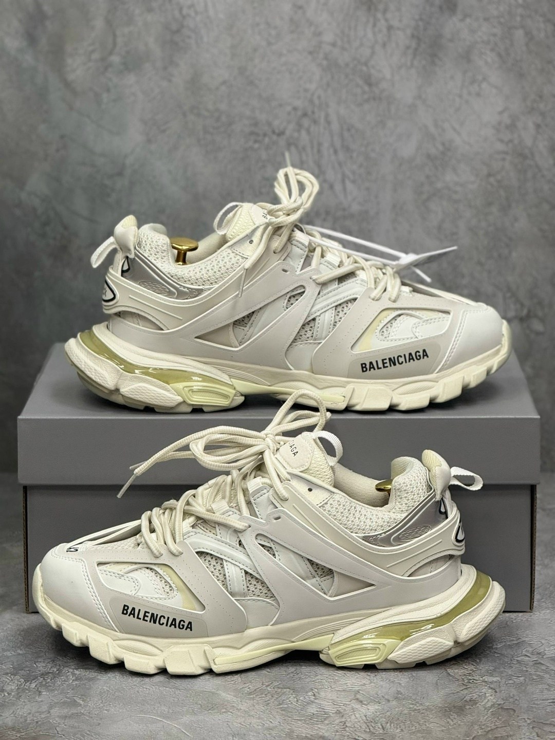 кроссовки balenciaga track,кроссовки balenciaga,кроссовки баленсиага трипл с,кроссовки баленсиага трек белые,кроссовки track trainers 3.0 balenciaga