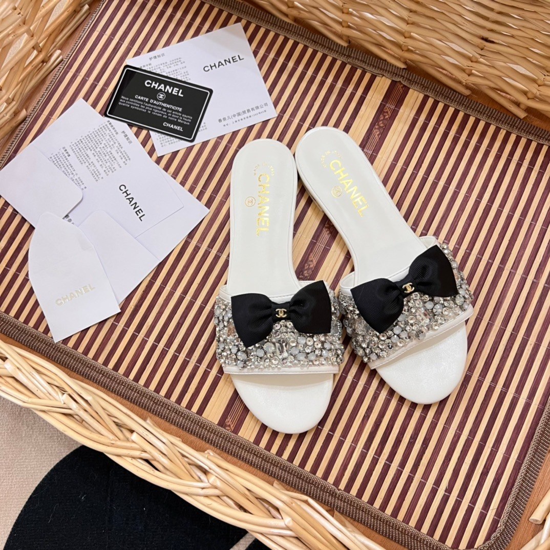 шлепанцы chanel,тапочки chanel,chanel шлепанцы женские,босоножки chanel,модные тапочки