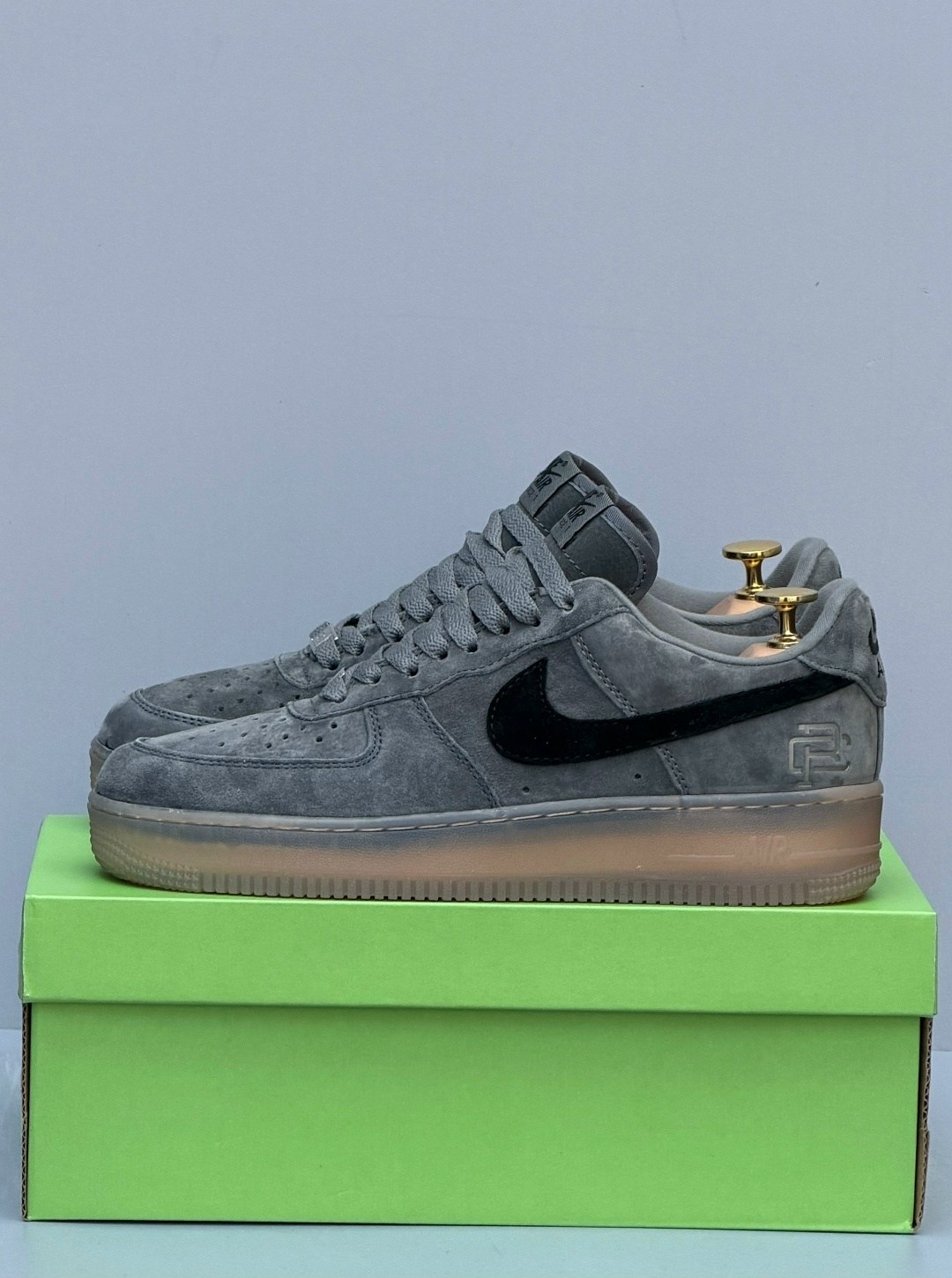 кроссовки nike air force 1,nike air force 1 low,nike air force 1 low grey suede,nike x reigning champ air force 1 low серые замша мужские,nike air force 1 low suede dark grey