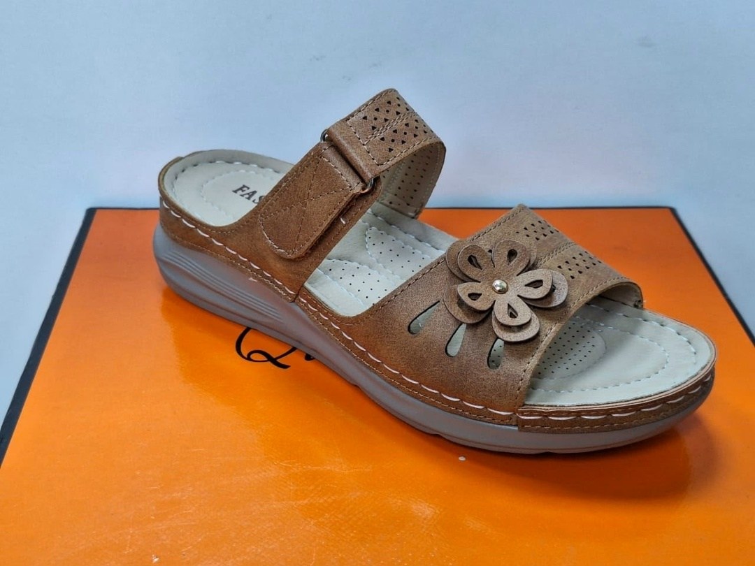 женские шлепанцы,, женская,женские босоножки,сабо с перфорацией