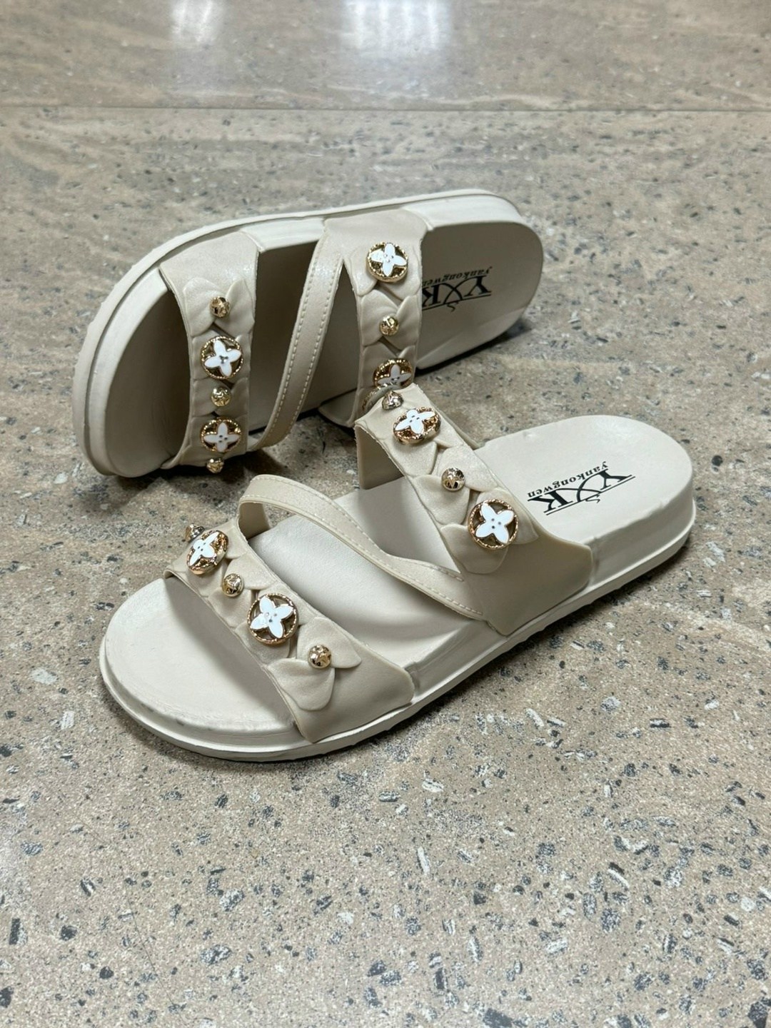 женские шлепанцы,модные шлепанцы,,шлепки женские,женская