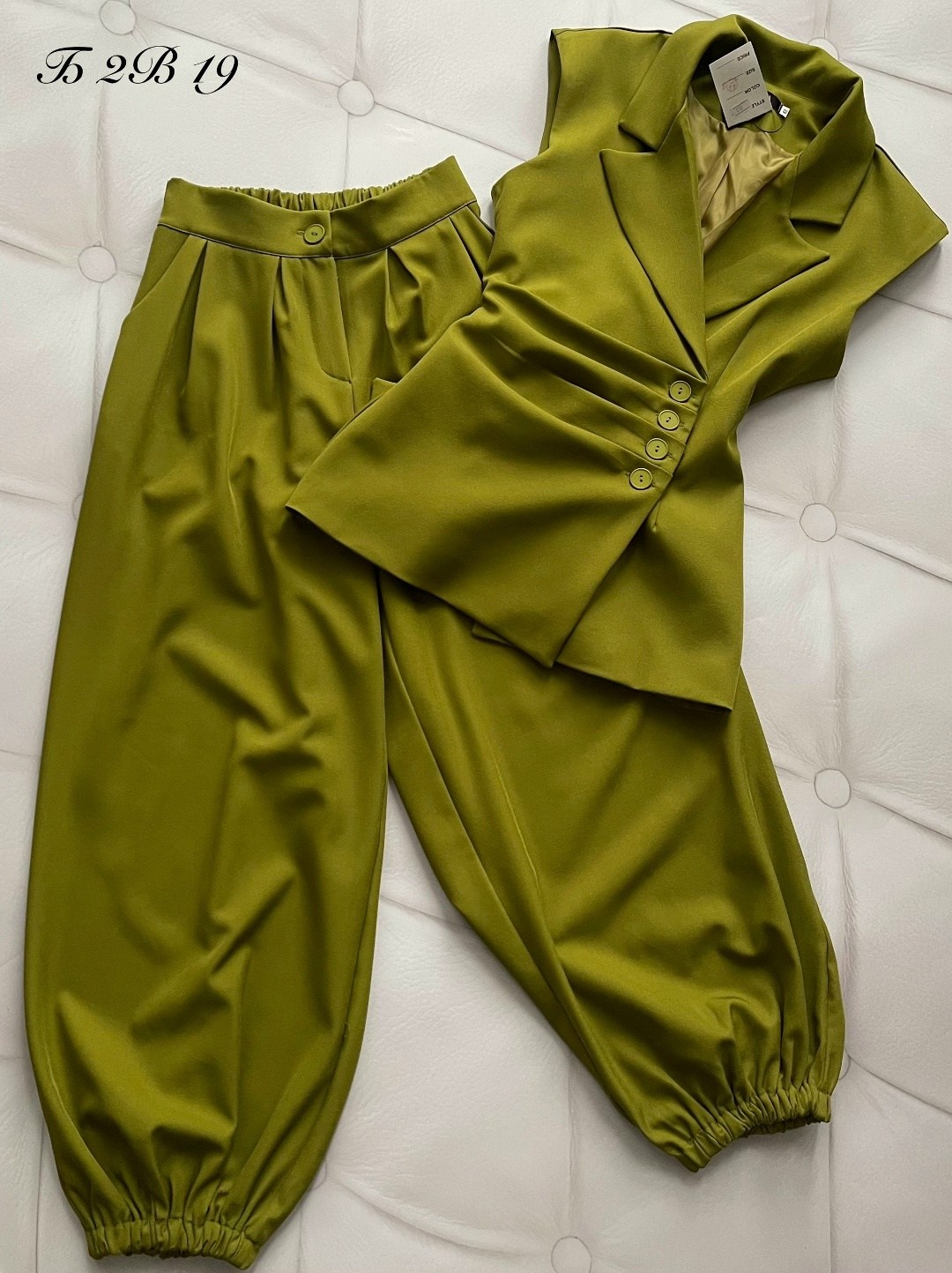 женский костюм из двух предметов: жилет и брюки,женский брючный костюм,костюм брючный с жилетом,брючный костюм с жилетом женский,костюм летний брючный женский