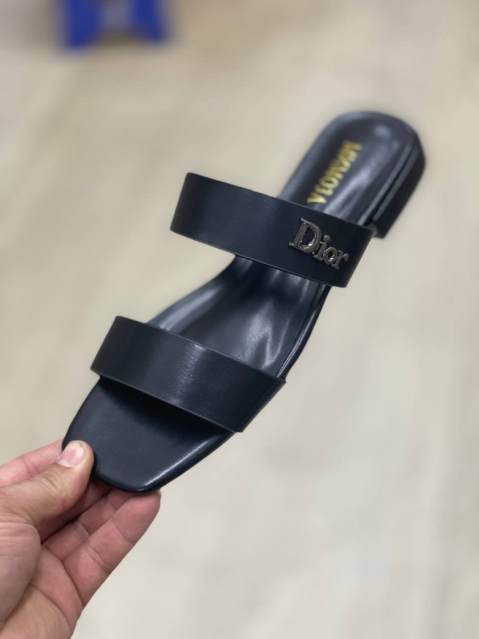 шлепки кристиан диор женские,шлепанцы женские,шлепанцы кристиан диор,шлепки диор,шлепки модные