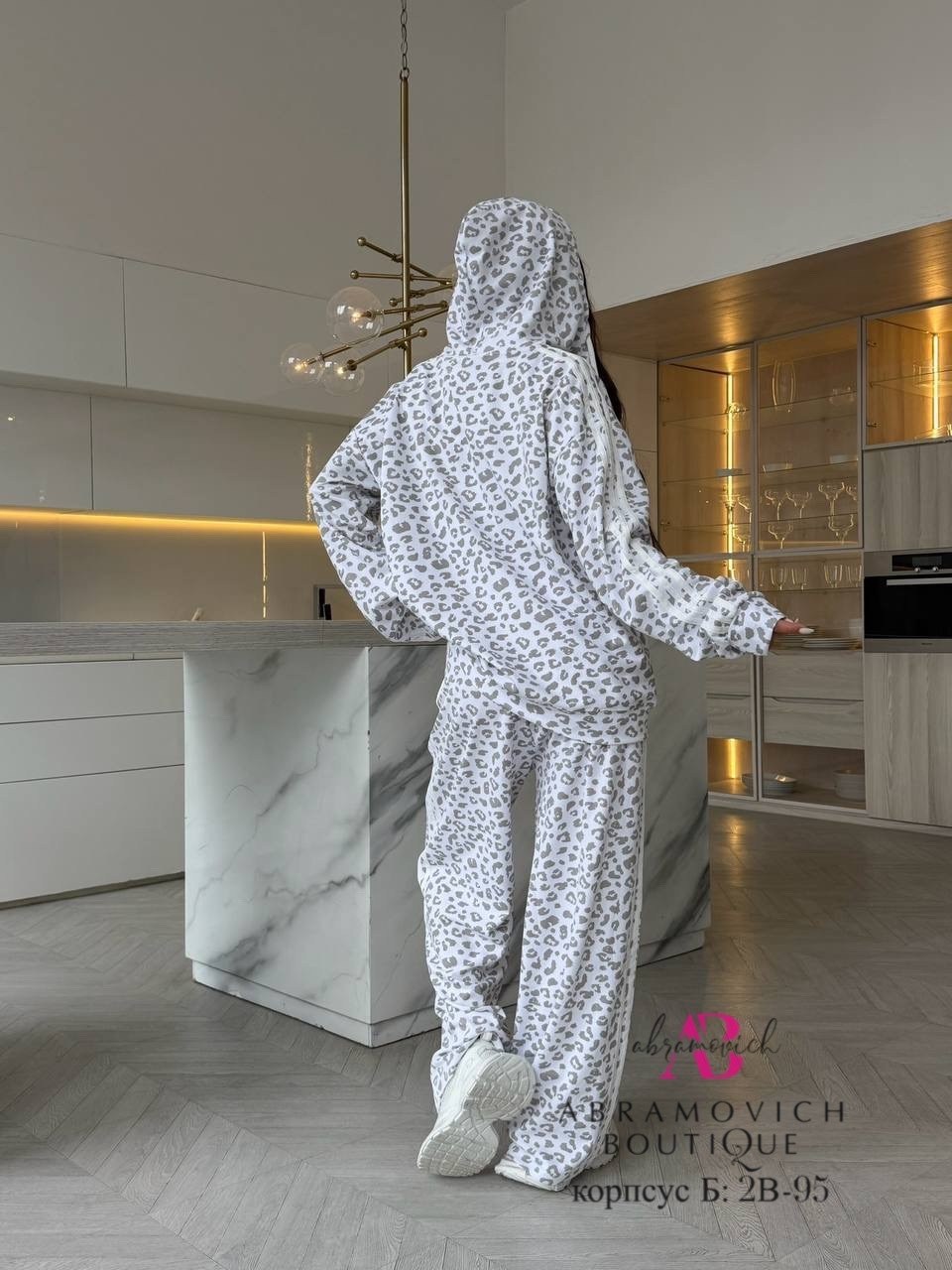 женский костюм adidas белого цвета,женская пижама,костюм женский,женская пижама комплект