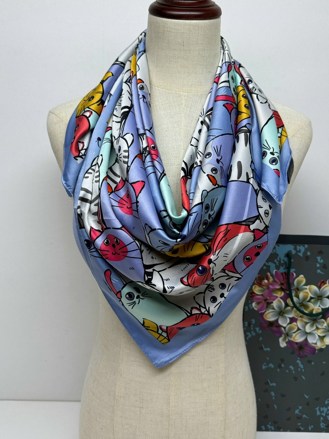 шелковый платок,шарфы и платки,платок шелковый с кошками,платок шелк котики,шарф женские