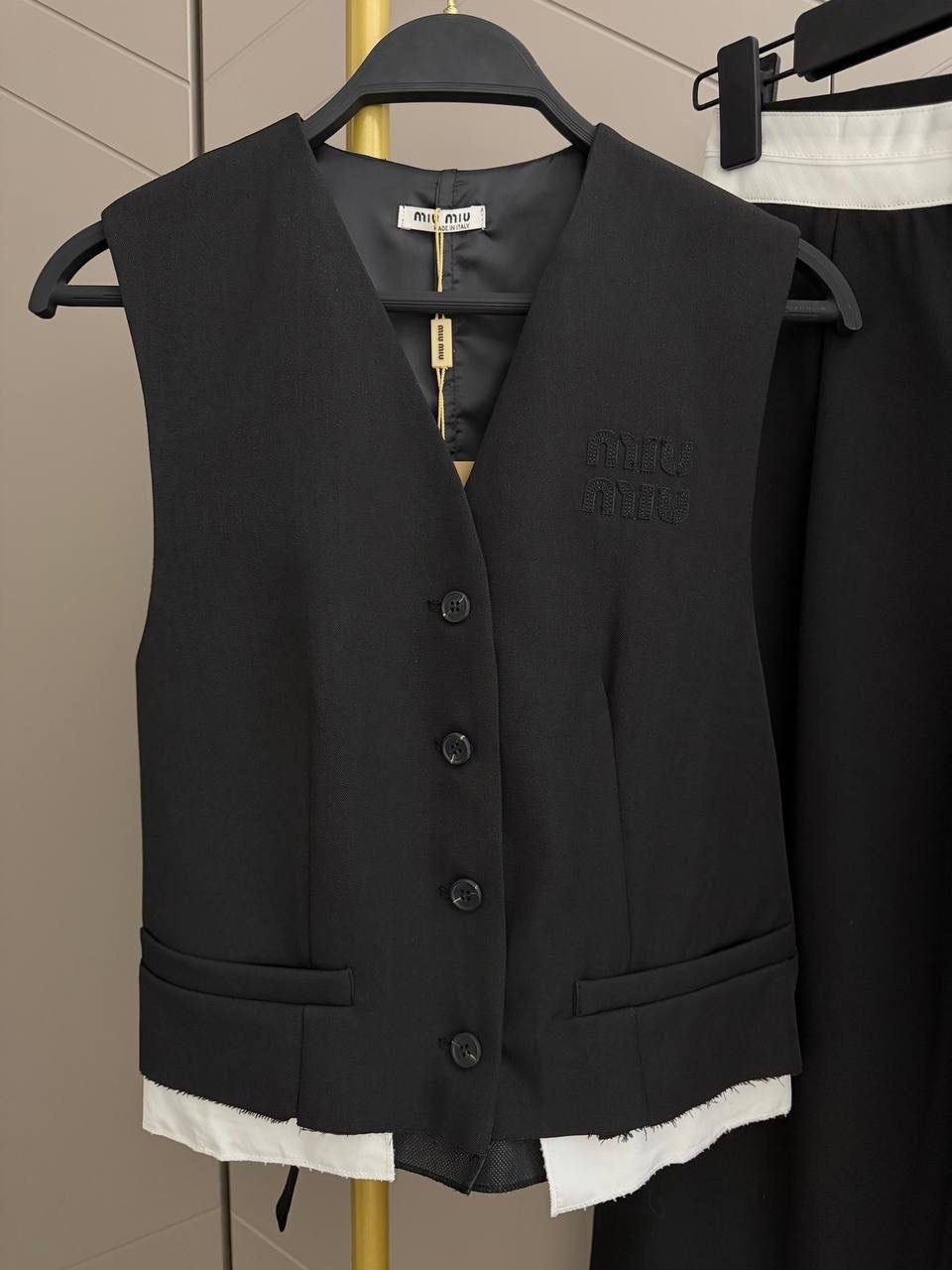 стильные костюмы,брючный костюм,жилет классический,жилет классический костюмный укороченный,брючный костюм черный