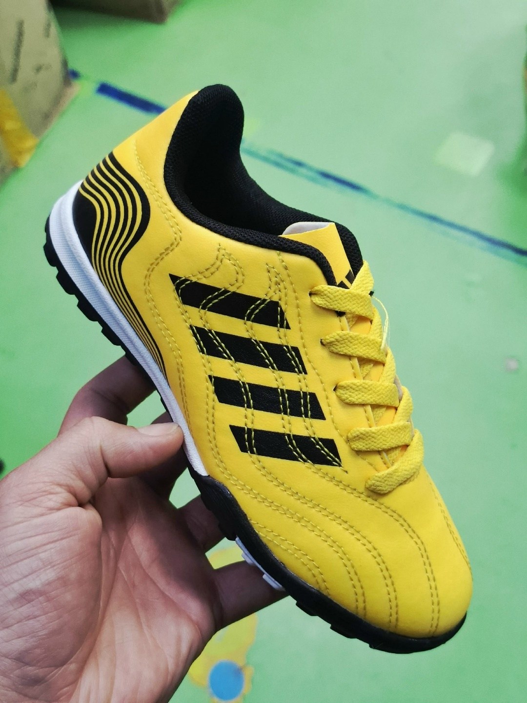 футбольная бутса,футбольная ,сороконожка для футбола,футбольные кроссовки,бутсы