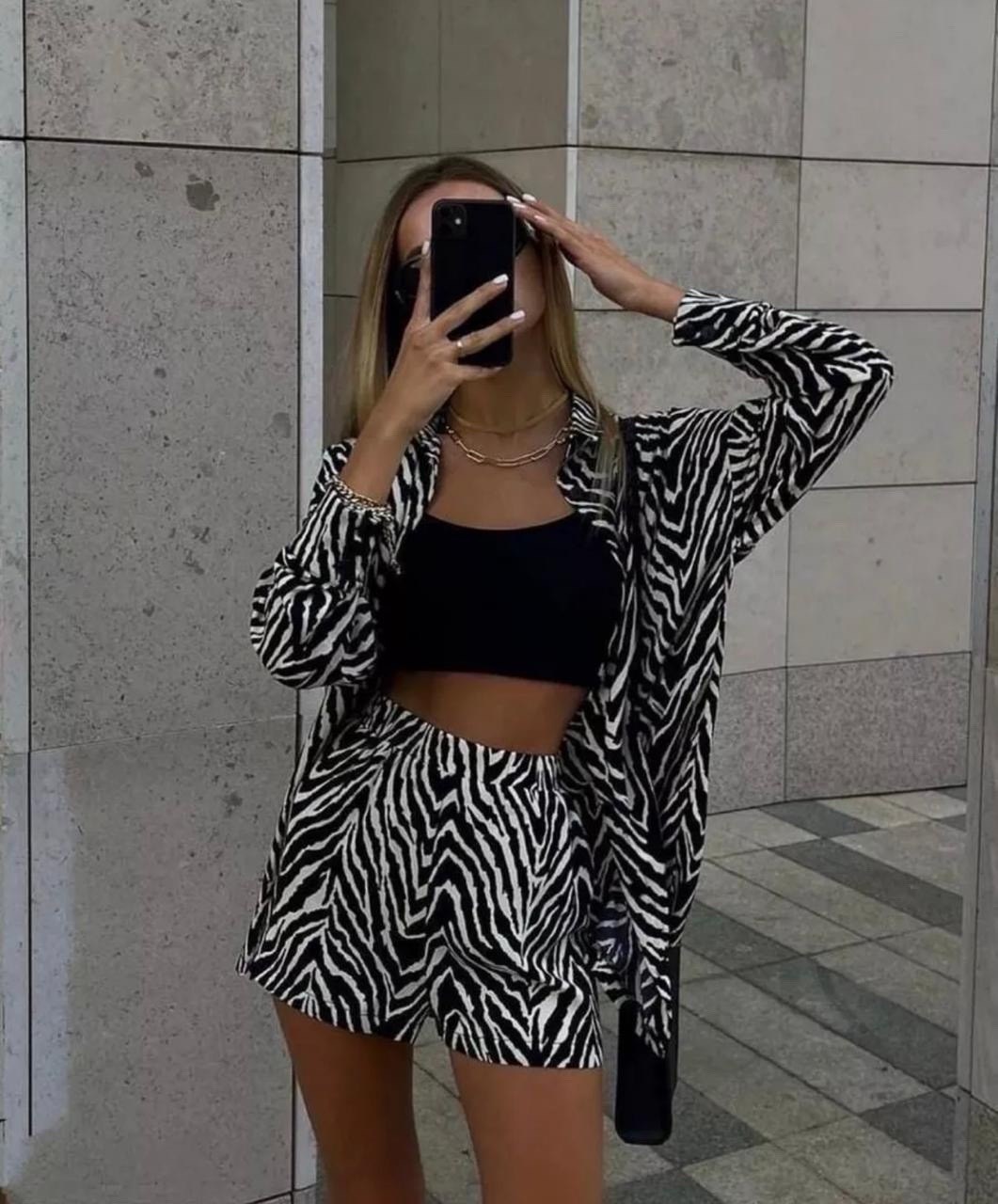костюм зебра женский с шортами,женский летний костюм двойка зебра с шортами и рубашкой,костюм зебра рубашка шорти,костюм с шортами зебра charmchic,костюм женский