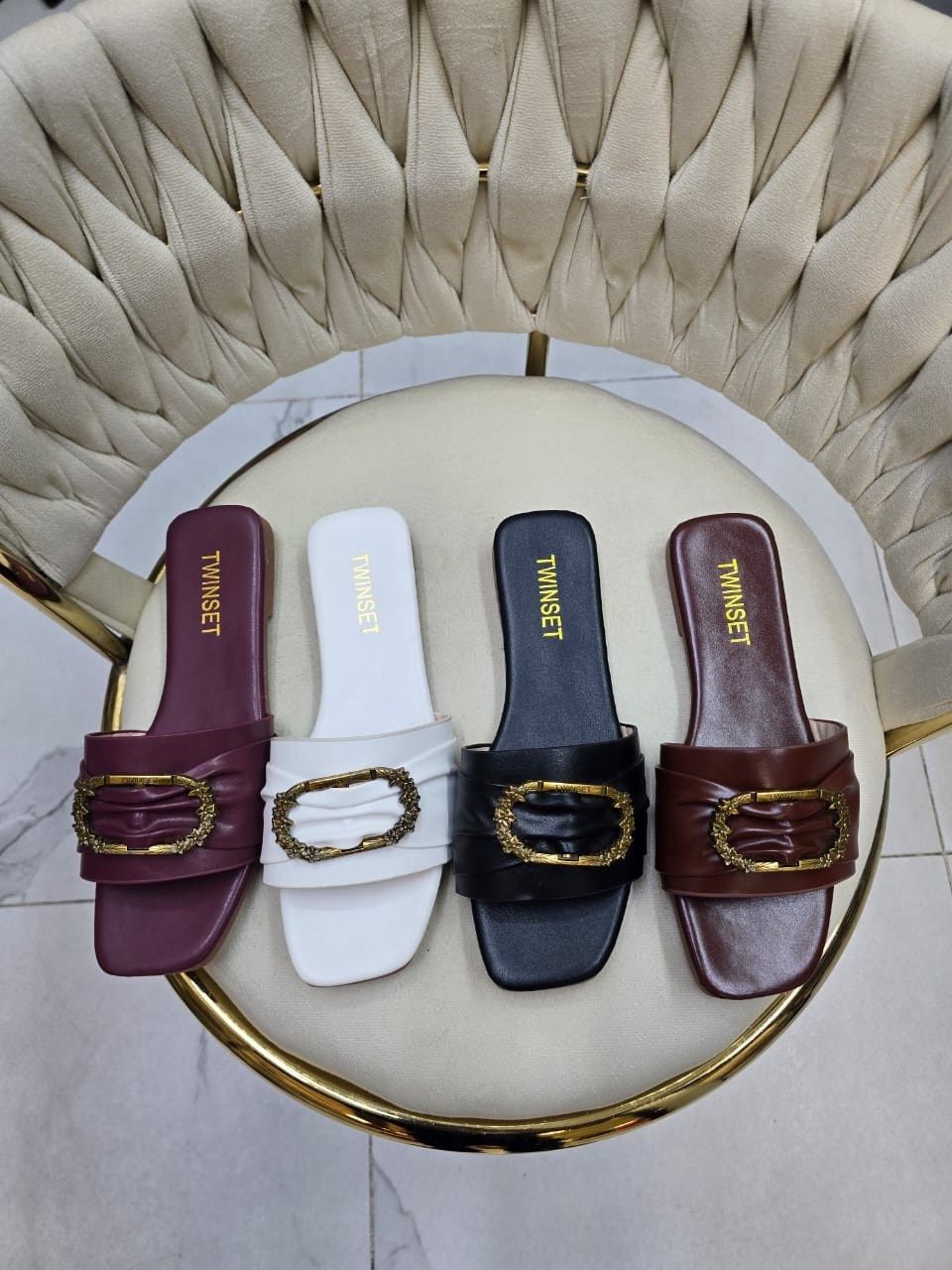 ,шлепанцы женские,модные тапочки,модные шлепанцы,сандалии