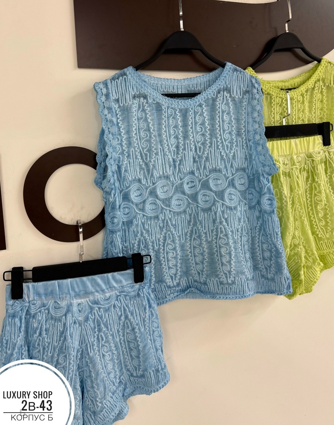 вязаные жилеты,вязаные топы,вязаная одежда,жилет женская вязаная,вязаные свитера