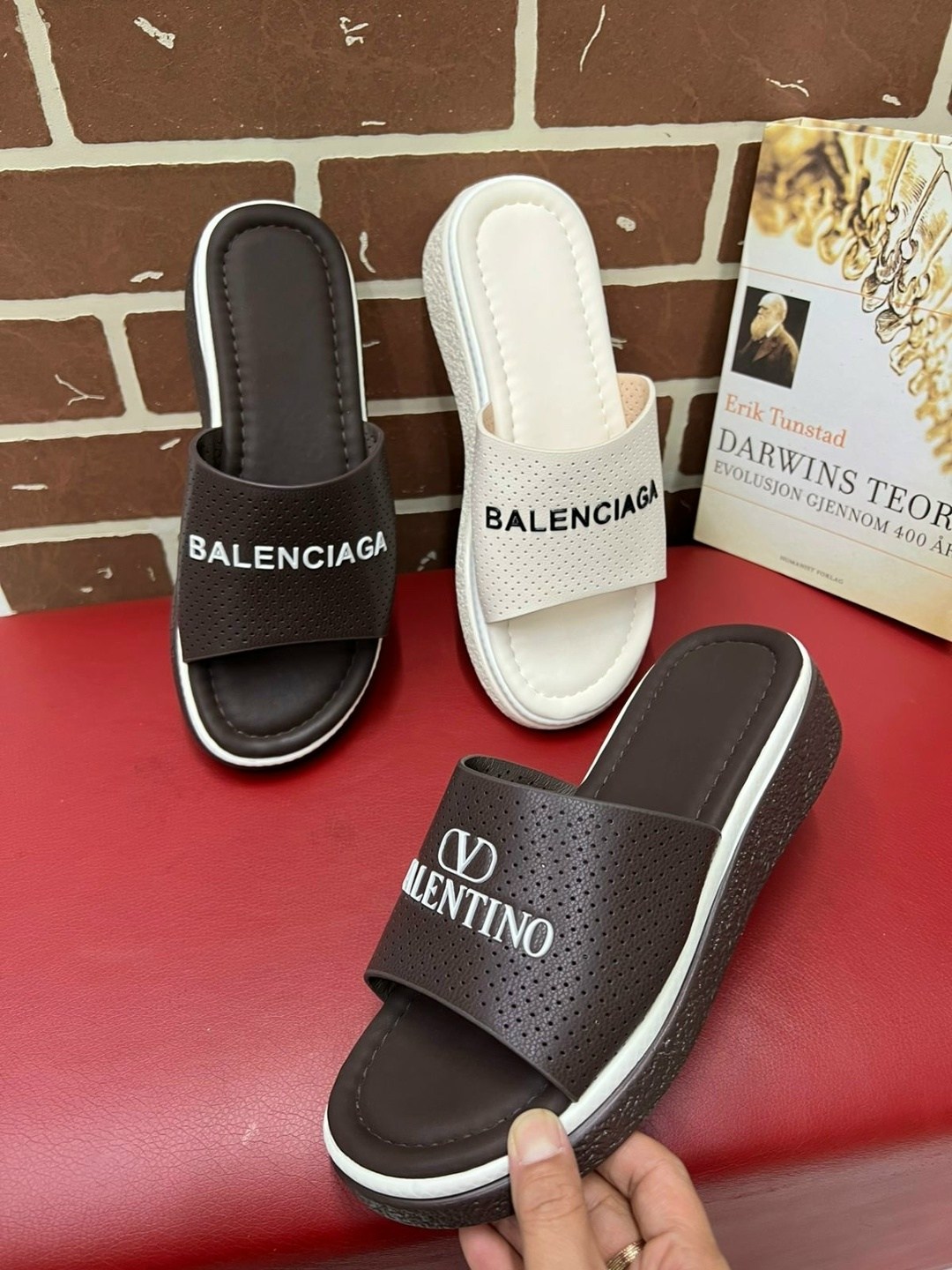 женские шлепанцы,женские шлепанцы prada,шлепанцы prada,шлепки прада женские,шлёпки женские прада