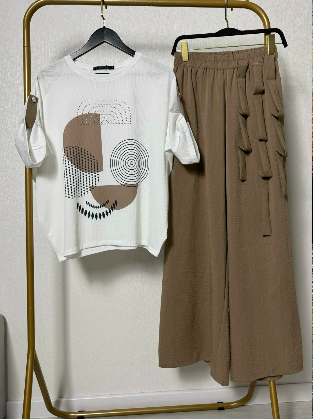 костюмы женские,бежевый костюм,костюм с брюками,брючный комплект,комплект женских