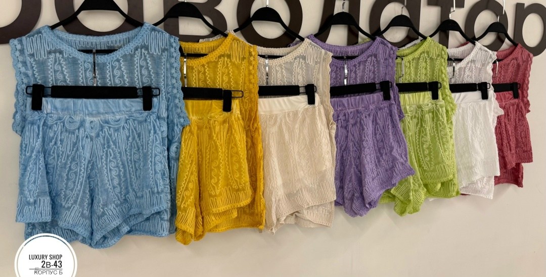 вязаные жилеты,вязаные топы,вязаная одежда,жилет женская вязаная,вязаные свитера