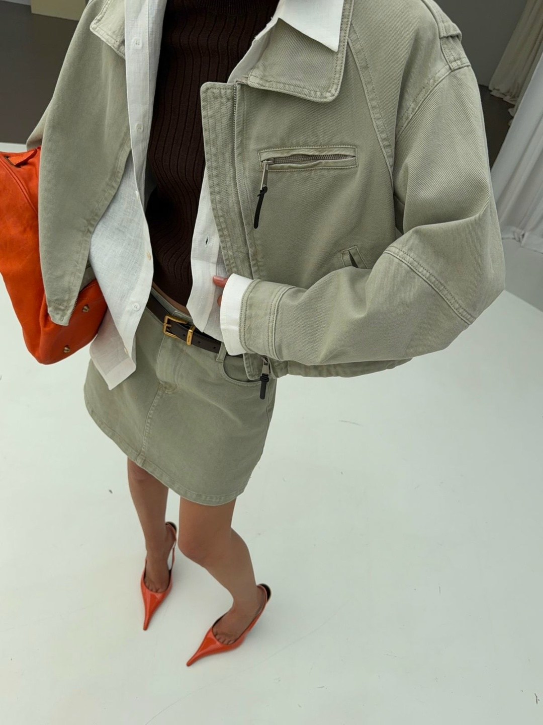 джинсовая куртка,куртка модная,женская джинсовая куртка,куртка,короткая куртка с карманами