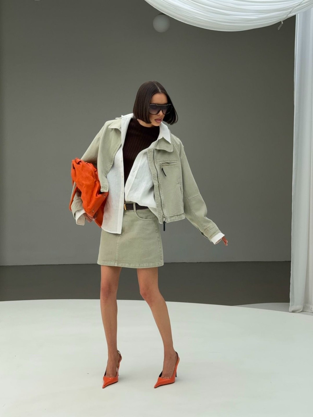 джинсовая куртка,куртка модная,женская джинсовая куртка,куртка,короткая куртка с карманами