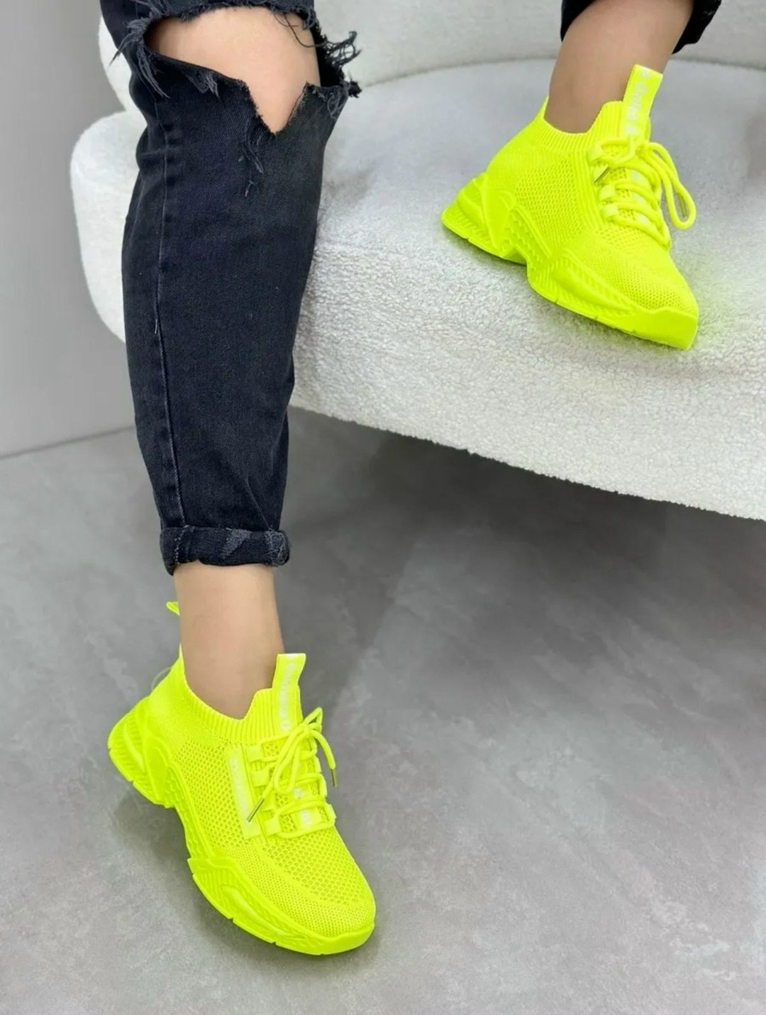 ,черные кроссовки,кроссовки cпортивные,кроссовки женскиe,кроссовки спортивные изики