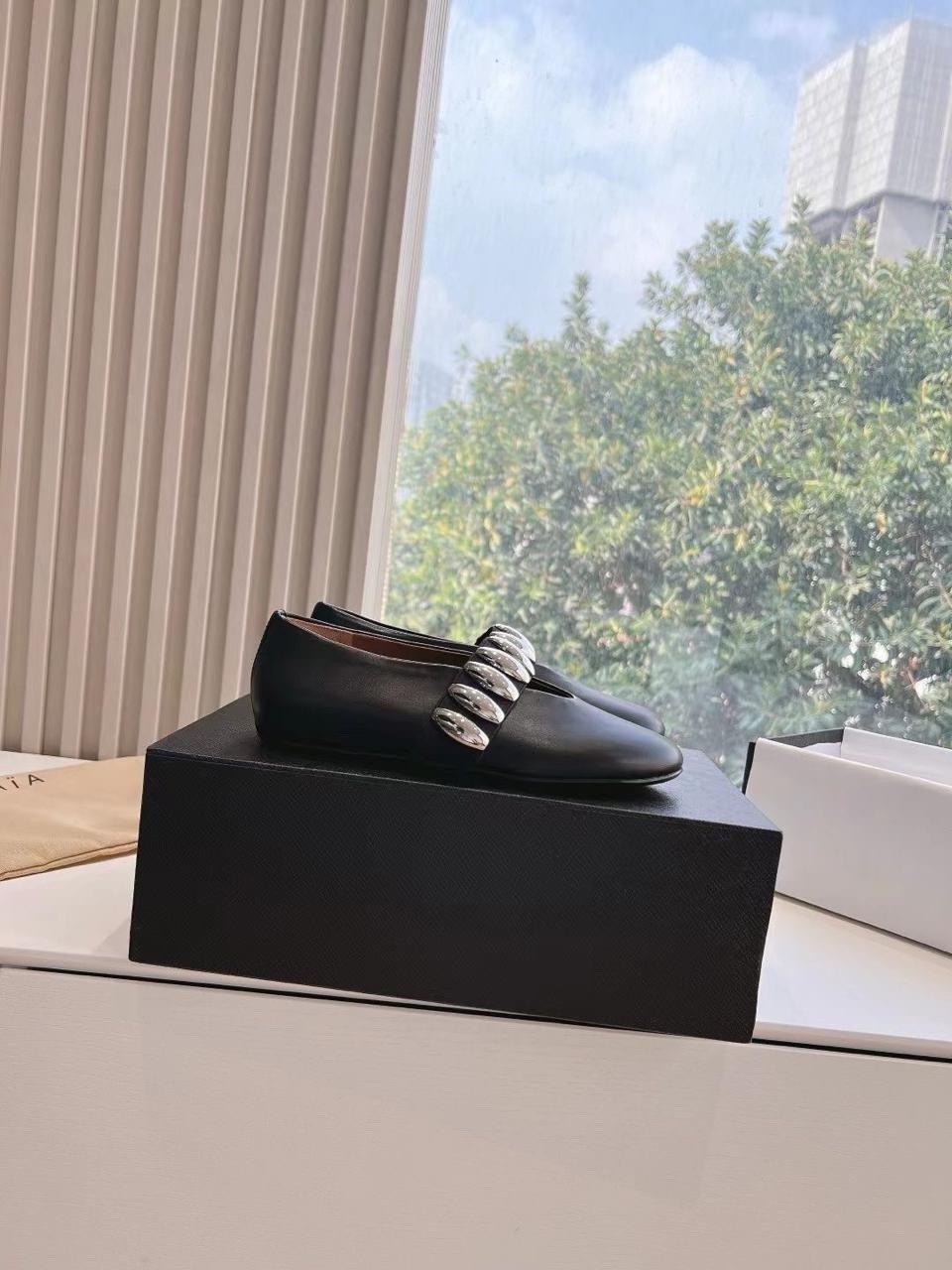 ,балетки alaia,балетки кожаные,модная женская ,женская